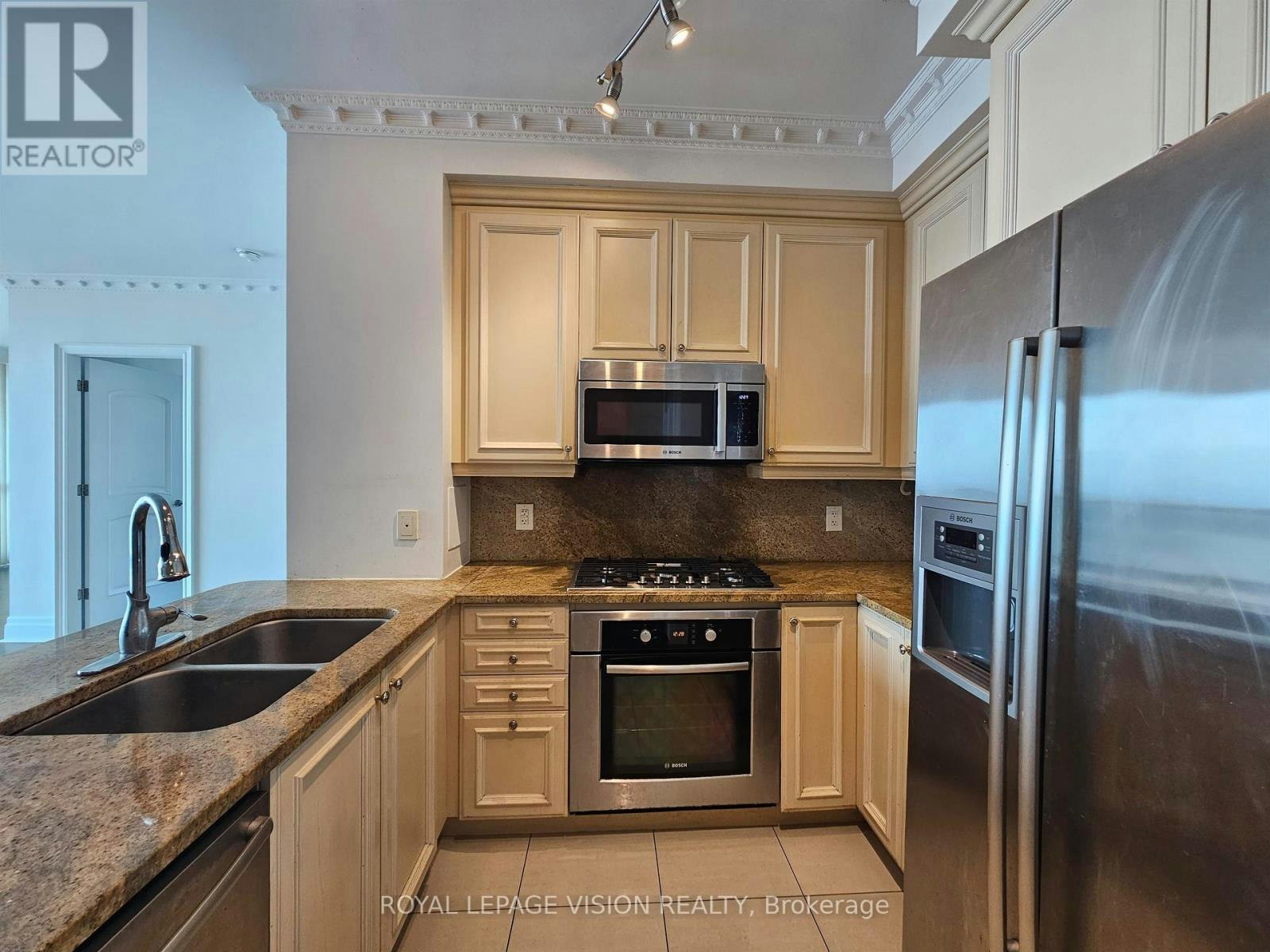 3810-16 Harbour Street, Toronto, ON, M5J 2Z7 - 2