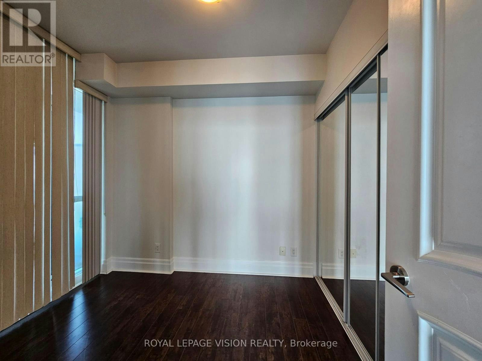 3810-16 Harbour Street, Toronto, ON, M5J 2Z7 - 8
