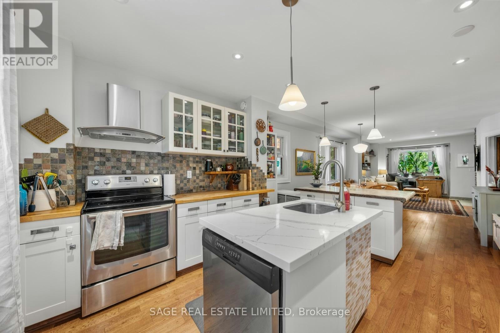 1084 Pape Avenue, Toronto, ON, M4K 3W5 - 10