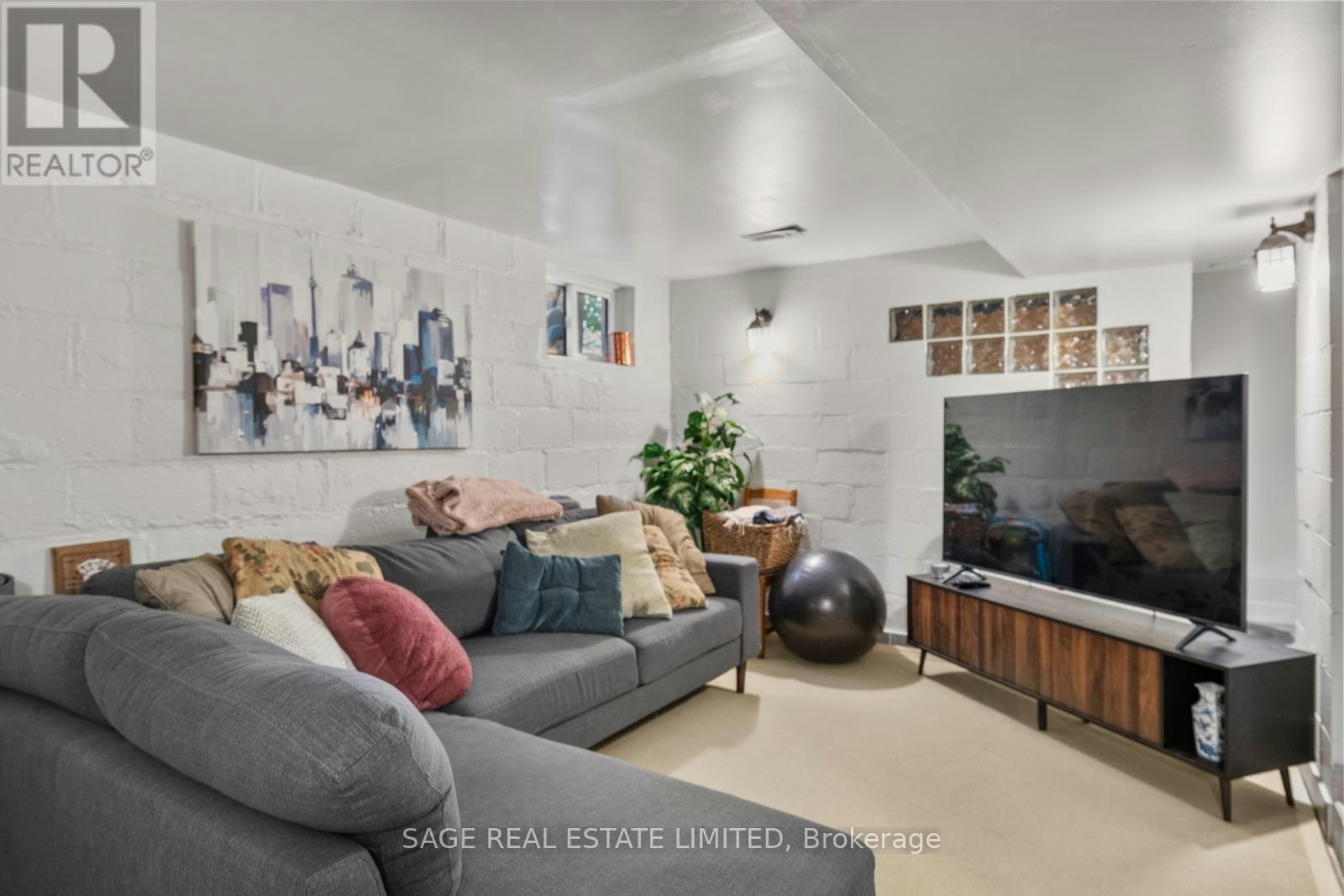 1084 Pape Avenue, Toronto, ON, M4K 3W5 - 25