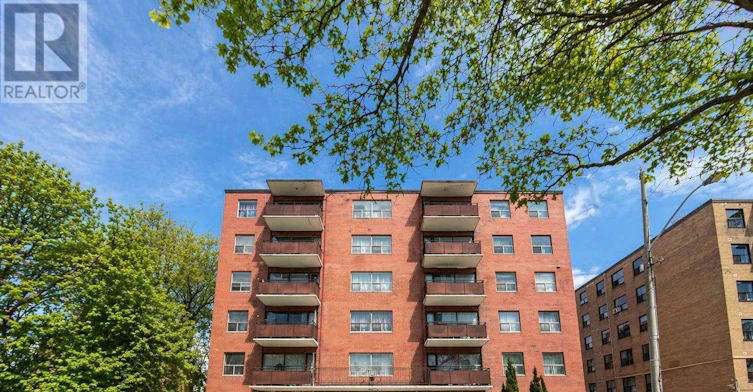 108-11 Glenburn Avenue, Toronto, ON, M4B 2X1