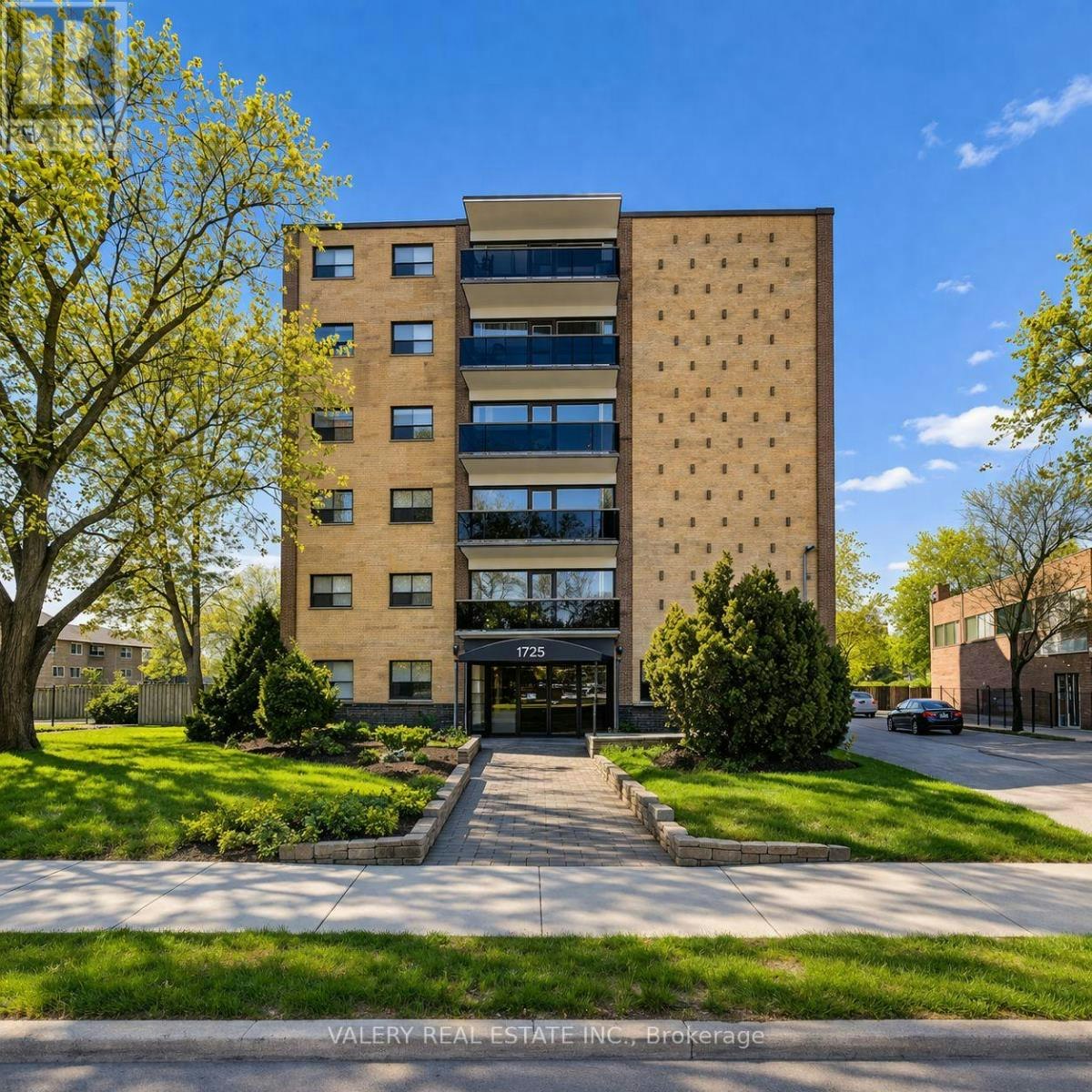 301-1725 Lawrence Avenue E, Toronto, ON, M1R 2X7