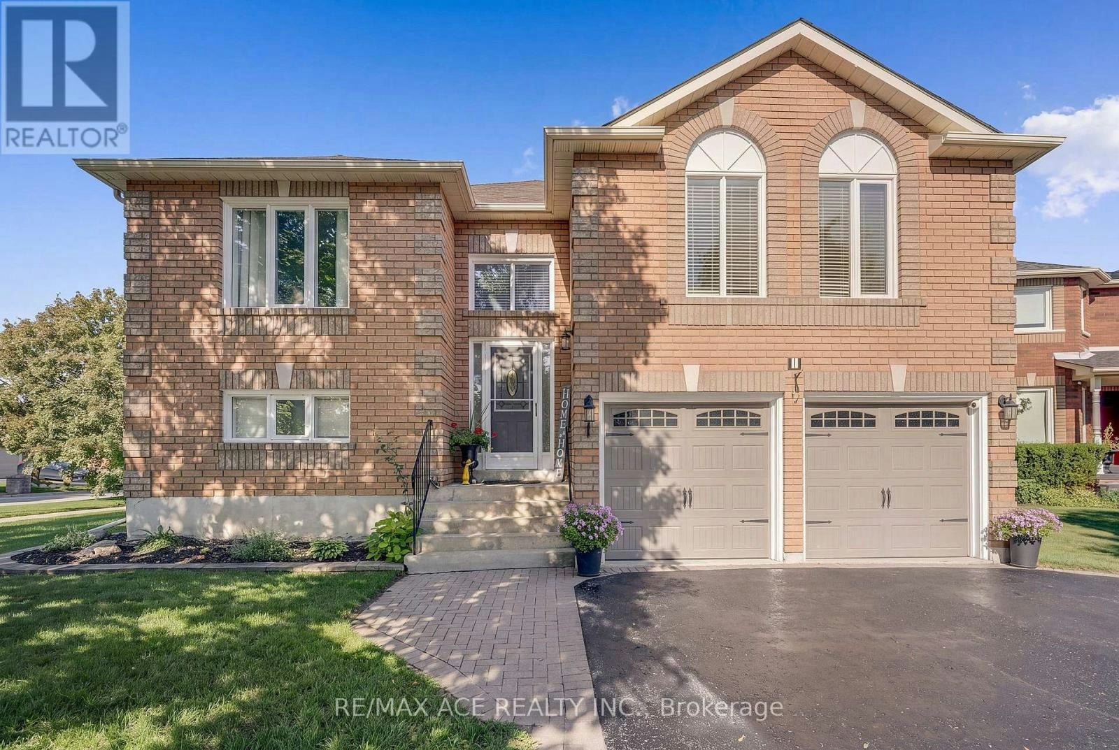 1 Margaret Place, Georgina, ON, L4P 3X1