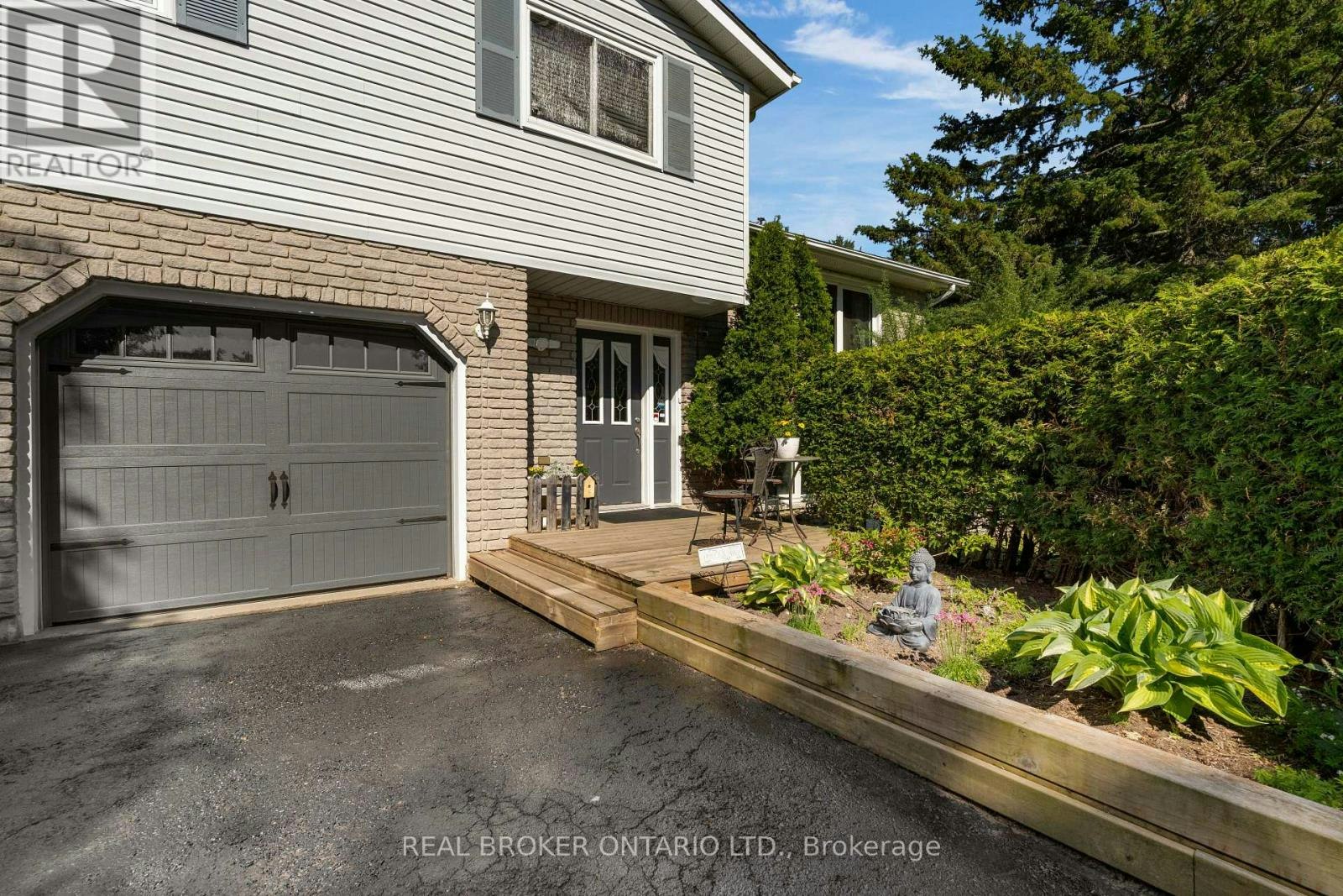 215 Mary Anne Drive, Barrie, ON, L4N 4T1