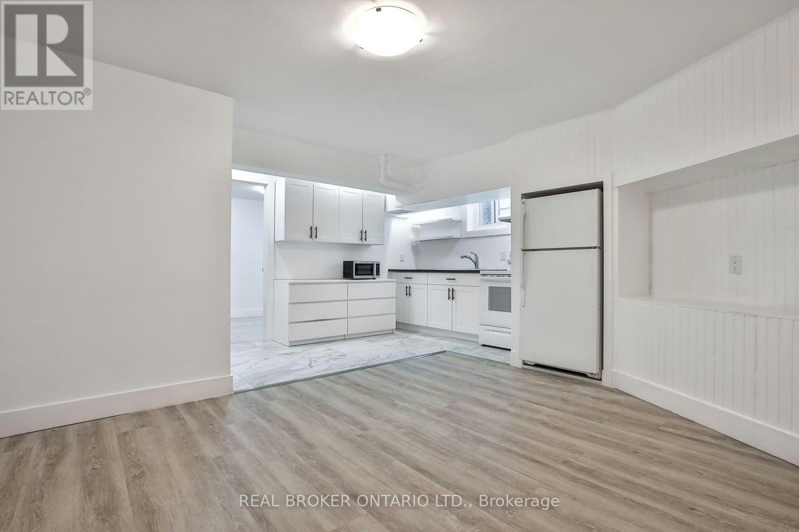 6-252 Sixth Street, Toronto, ON, M8V 3A7