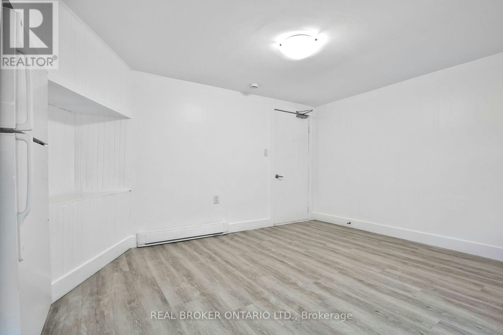 6-252 Sixth Street, Toronto, ON, M8V 3A7 - 2