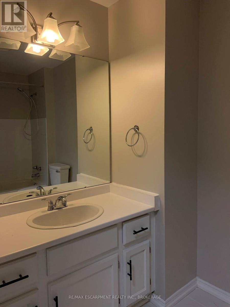 MAIN-87 Chapel Hill Crescent, Welland, ON, L3C 6G8 - 6