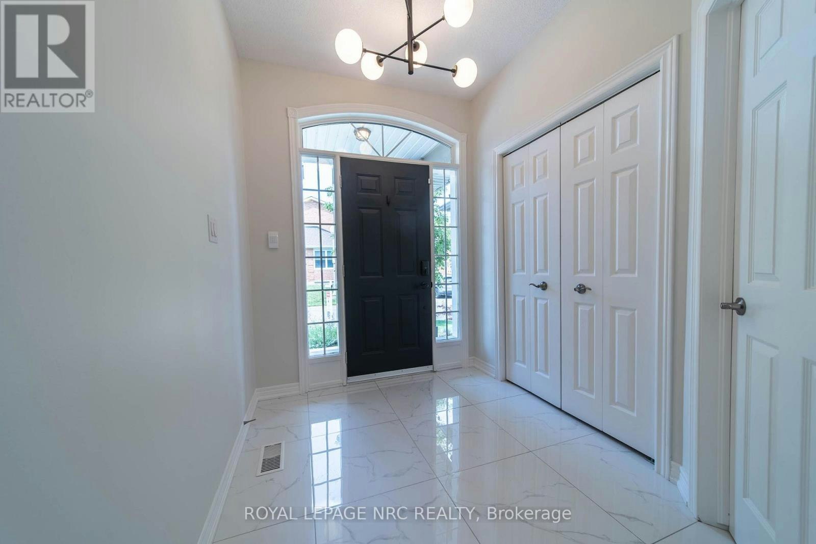 3-5200 Dorchester Road, Niagara Falls, ON, L2E 7M6 - 2