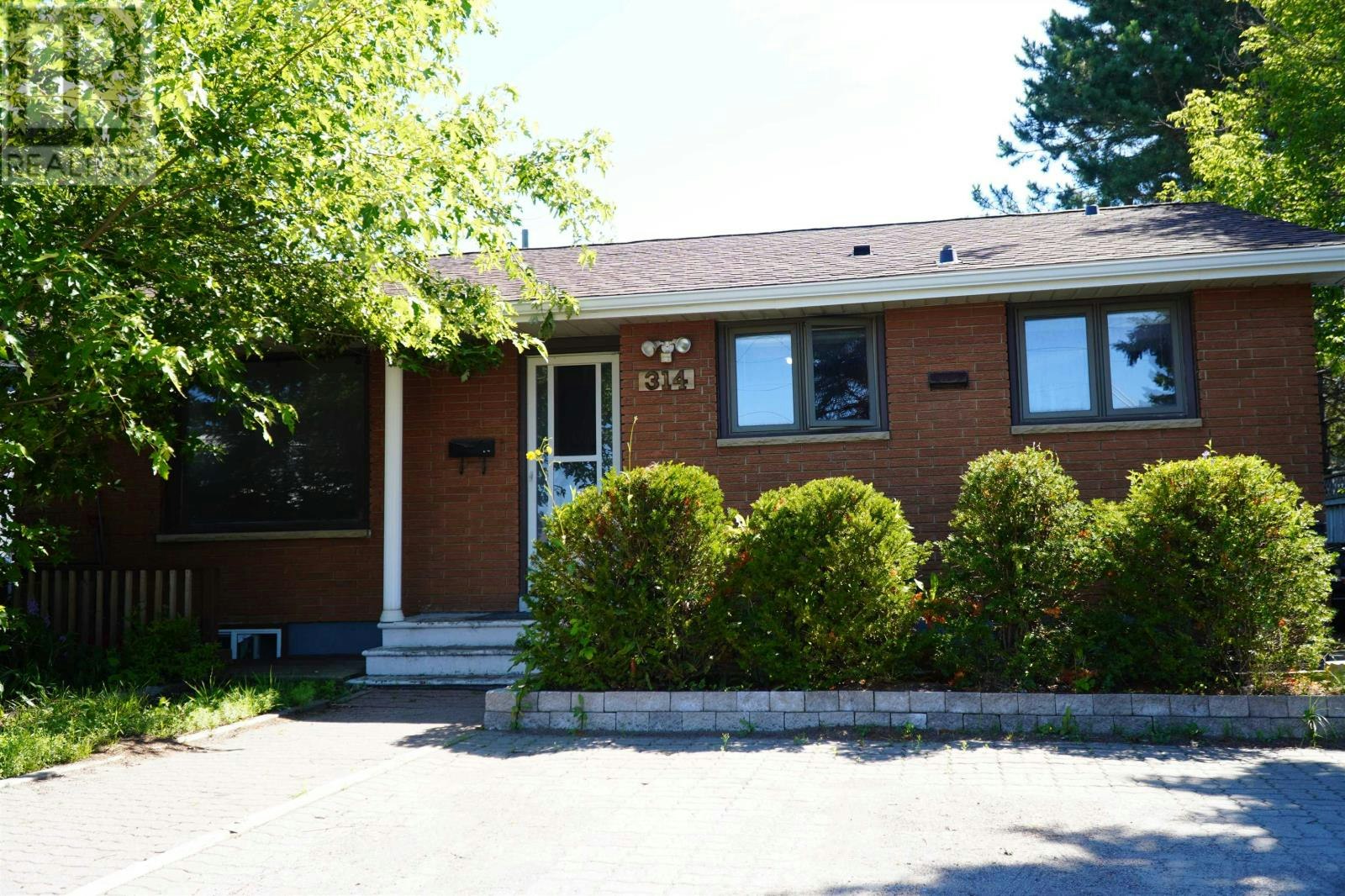 314 Edward Street N, Thunder Bay, ON, P7C 4P2
