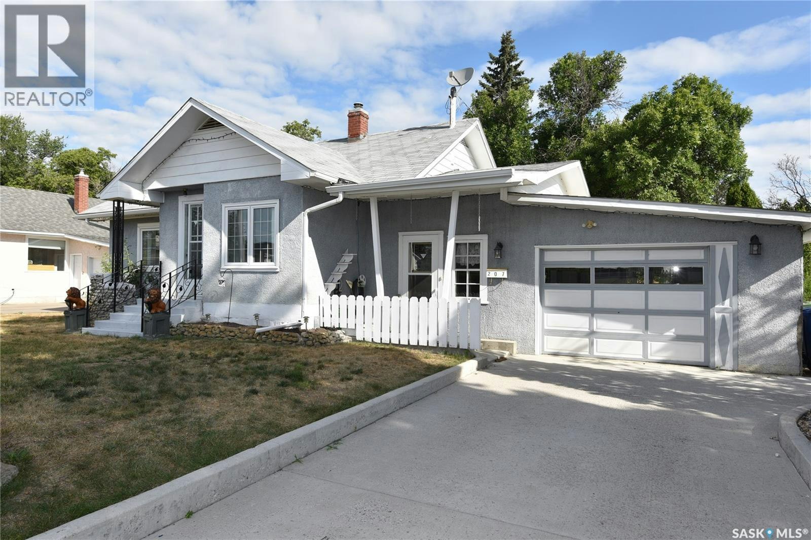 207 Pine Avenue, Nipawin, SK, S0E 1E0