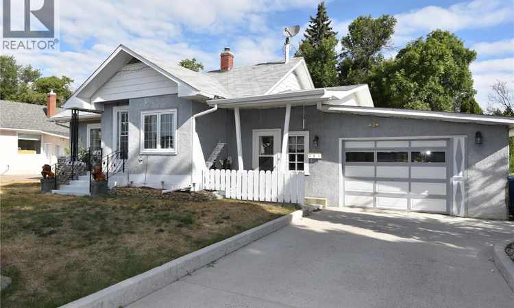 207 Pine Avenue