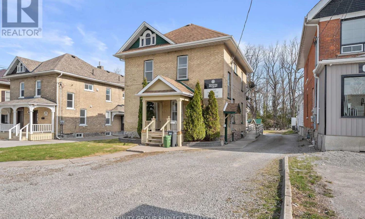 255 Kent Street W