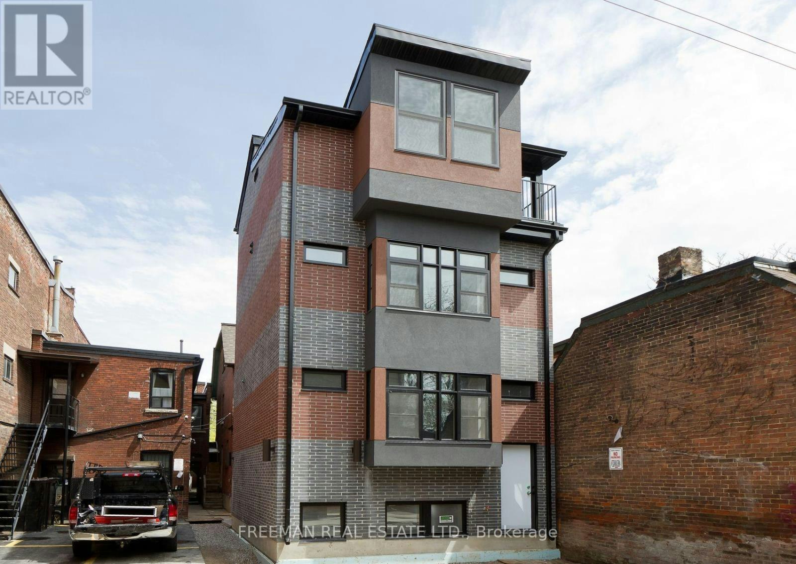 1 Max Hartstone Lane, Toronto, ON, M5R 3G6