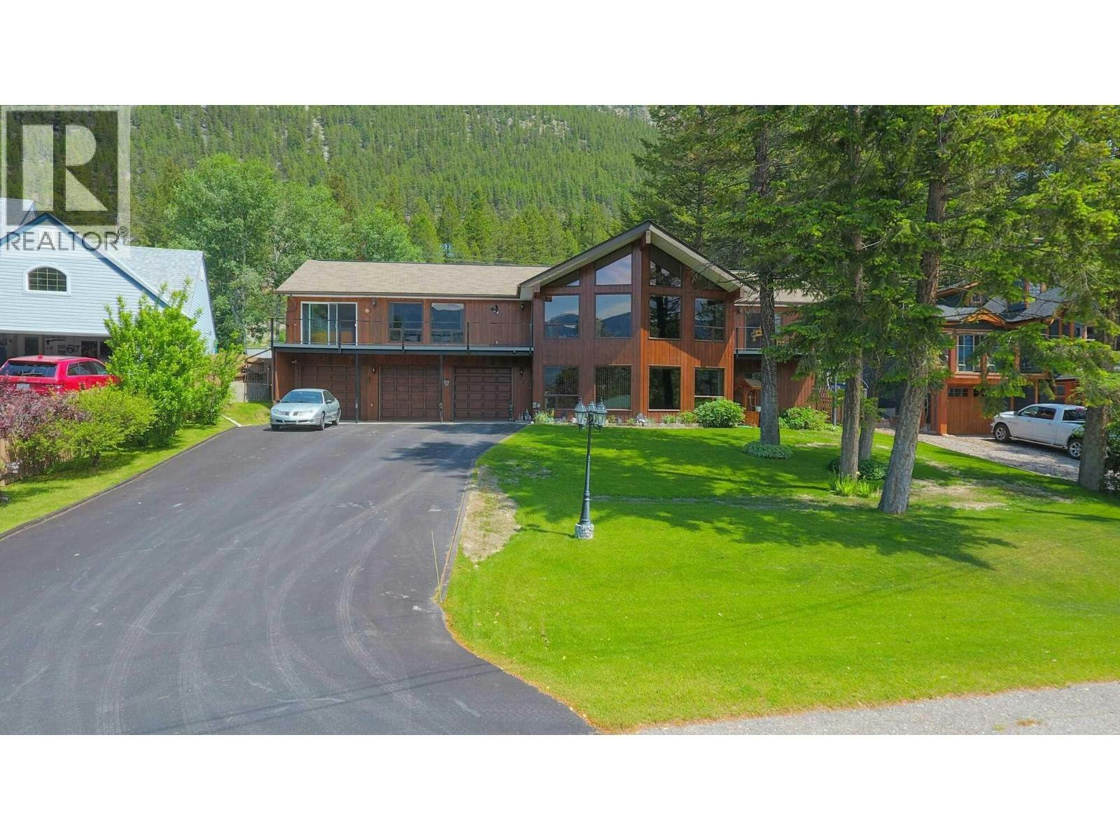 8408 Richardson Crescent, Canal Flats, BC, V0B 1B0