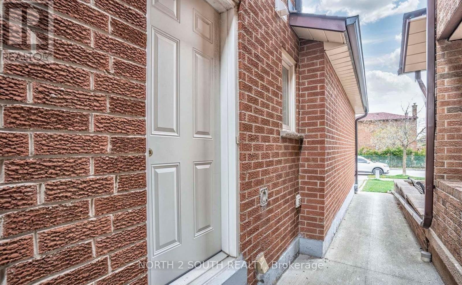 UPPER-37 Loire Court, Toronto, ON, M9V 4Z7 - 40