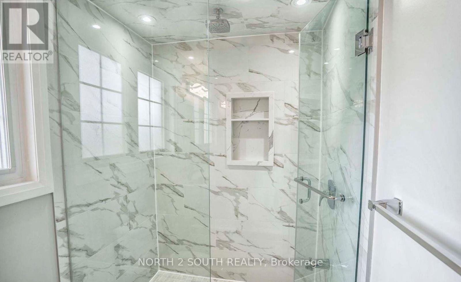 UPPER-37 Loire Court, Toronto, ON, M9V 4Z7 - 36