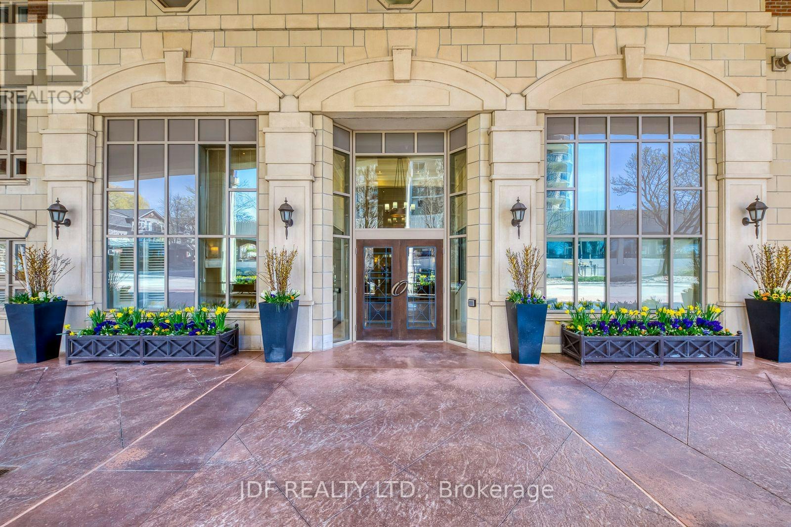402-111 Forsythe Street, Oakville, ON, L6K 3J9