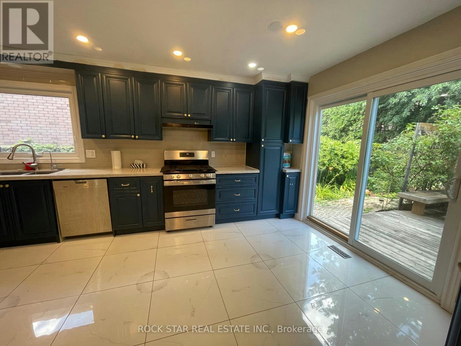 106 Milbourne Crescent, Oakville, ON, L6H 5P1 - 11