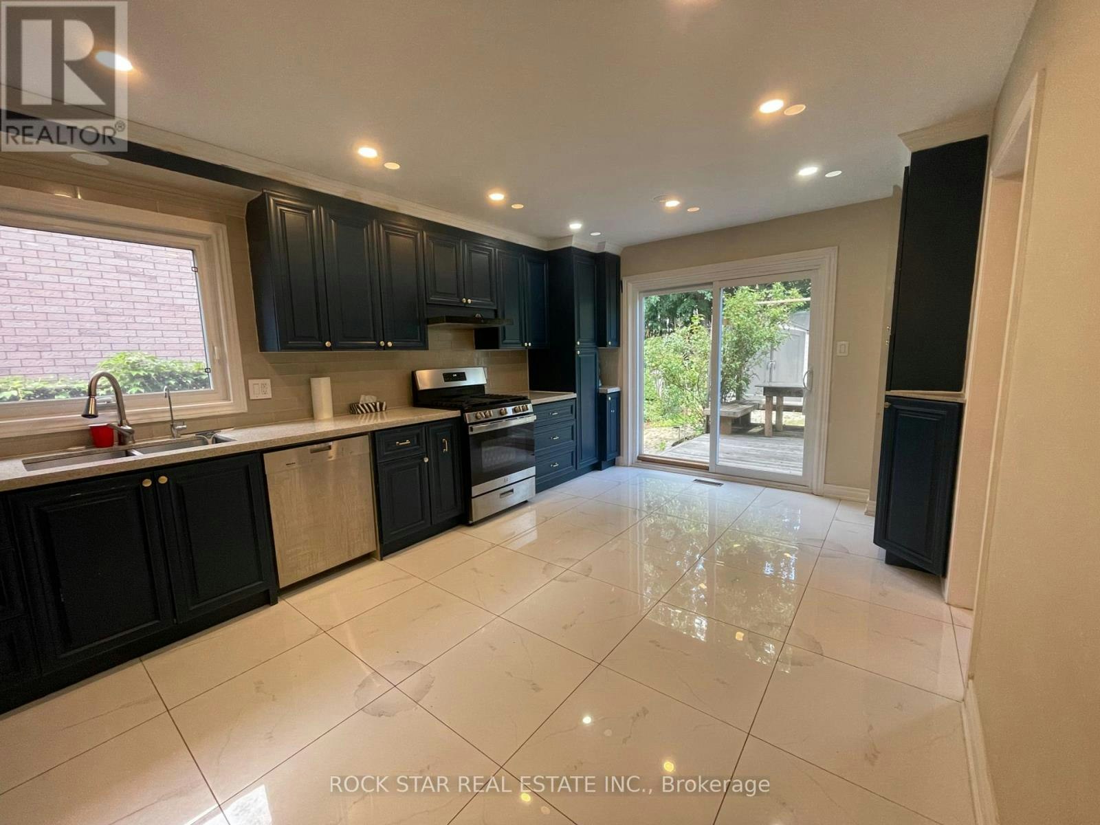 106 Milbourne Crescent, Oakville, ON, L6H 5P1 - 10
