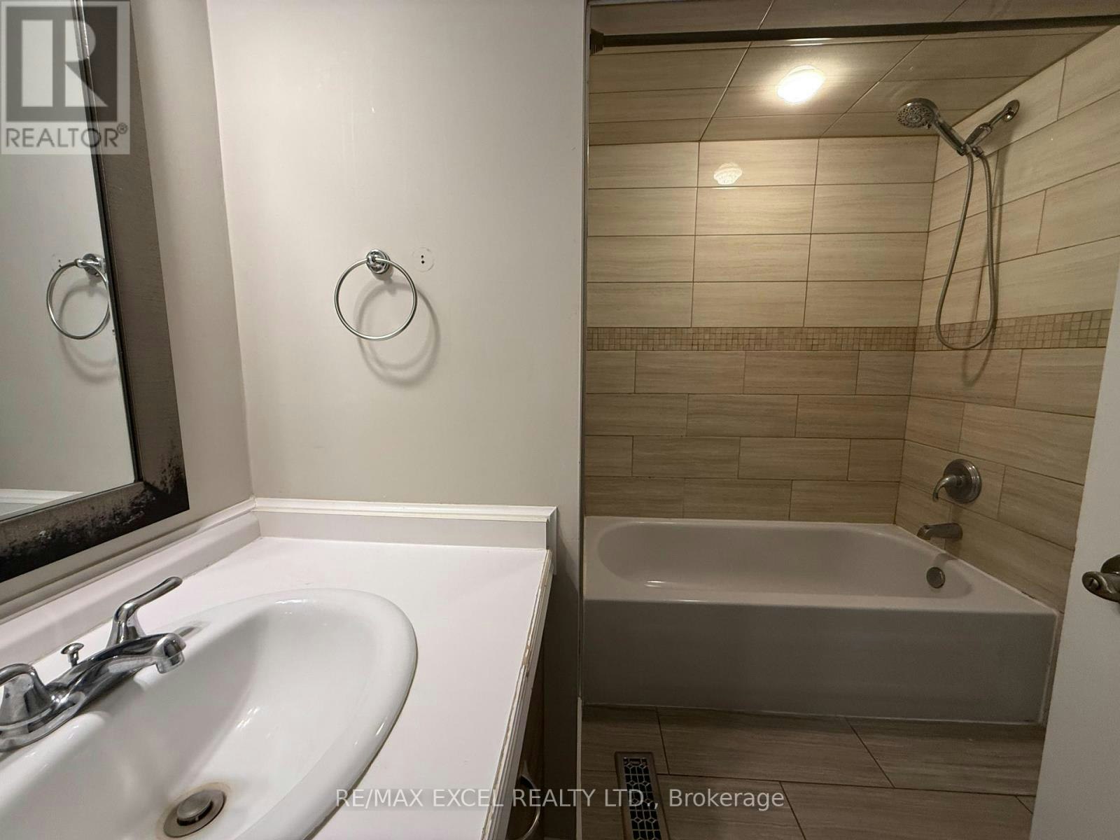 LOWER-197 Lancaster Avenue, Newmarket, ON, L3Y 5X1 - 8