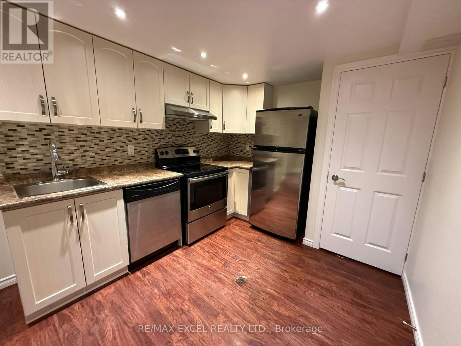 LOWER-197 Lancaster Avenue, Newmarket, ON, L3Y 5X1 - 6