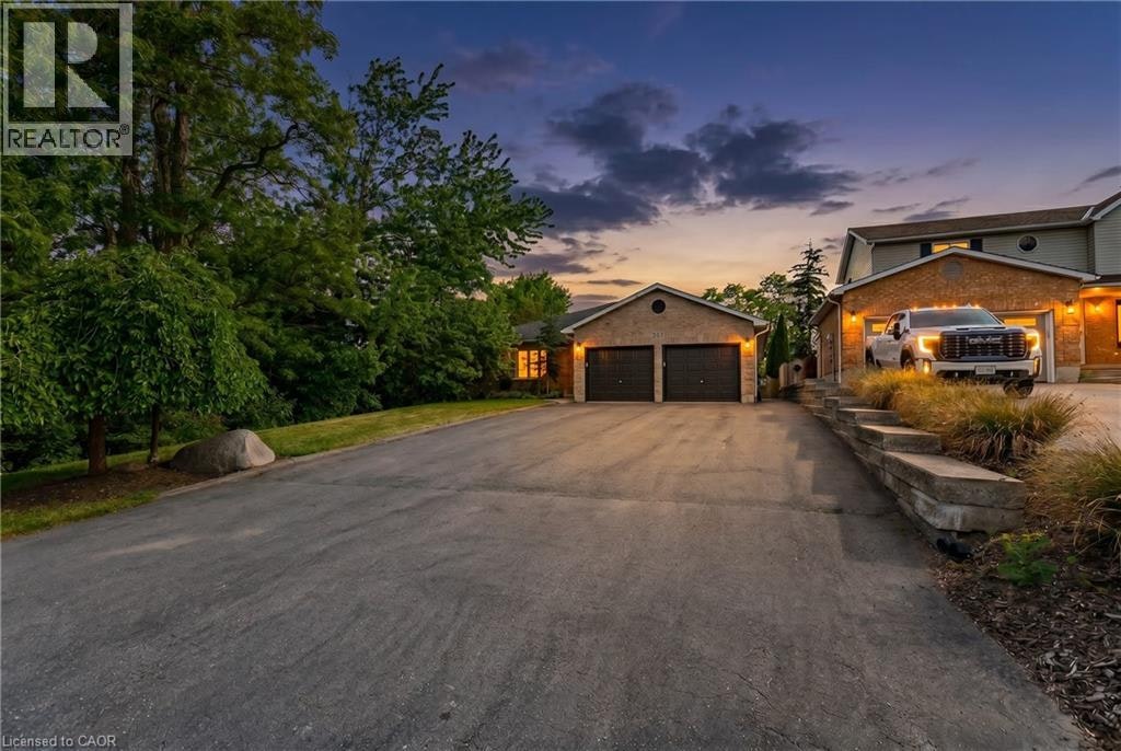 907 Doon Village Road, Kitchener, ON, N2P 1A1