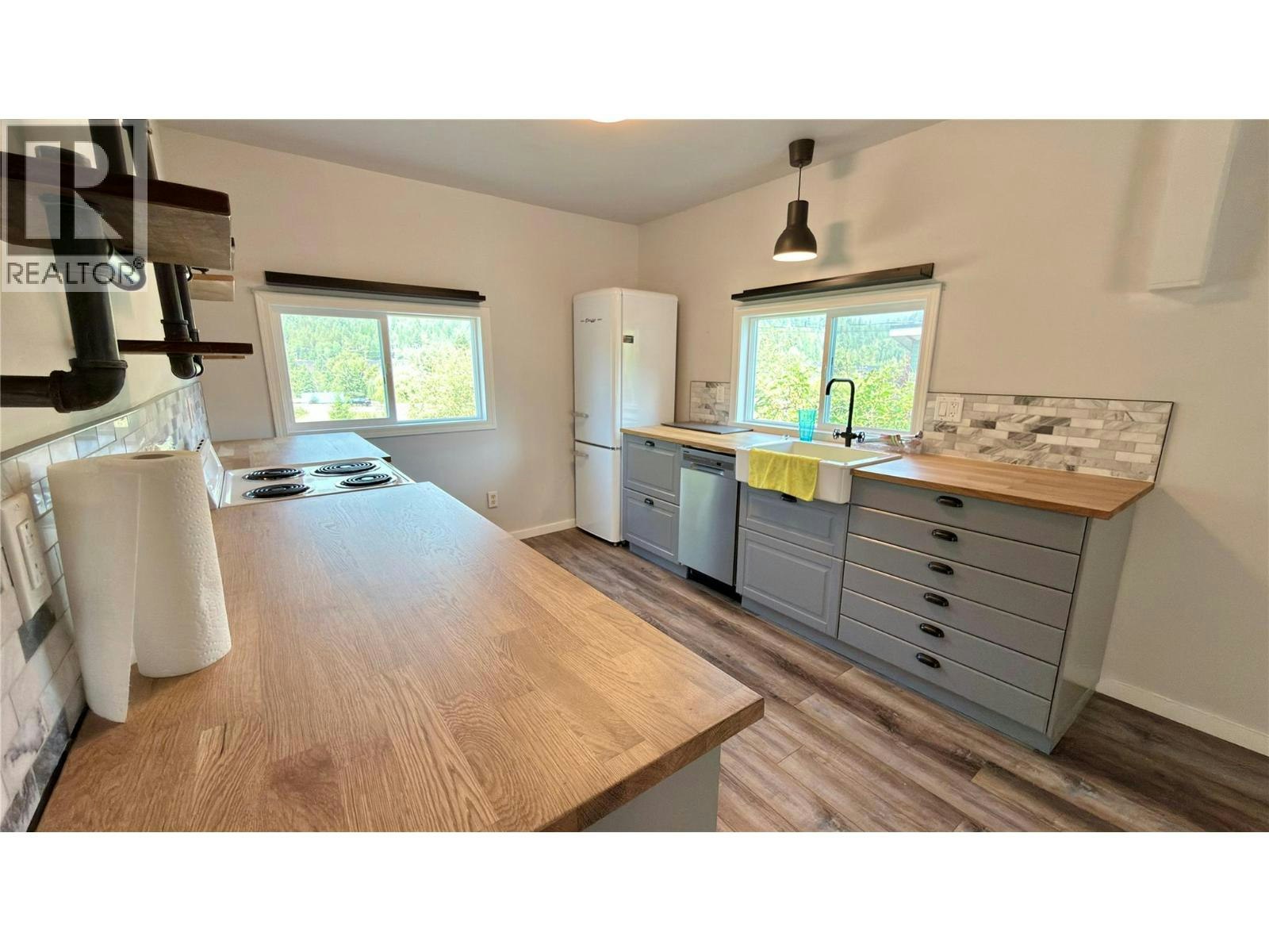 425 Everette Avenue, Greenwood, BC, V0H 1J0 - 17