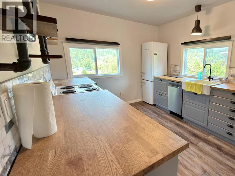 425 Everette Avenue, Greenwood, BC, V0H 1J0 - 17