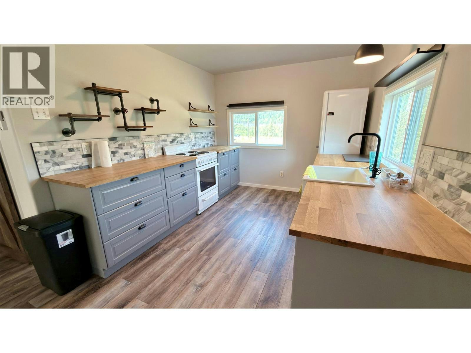 425 Everette Avenue, Greenwood, BC, V0H 1J0 - 16