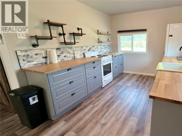 425 Everette Avenue, Greenwood, BC, V0H 1J0 - 16