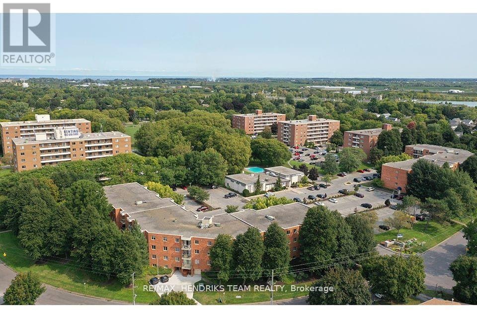 203-33 Leaside Drive, St. Catharines, ON, L2M 4G2