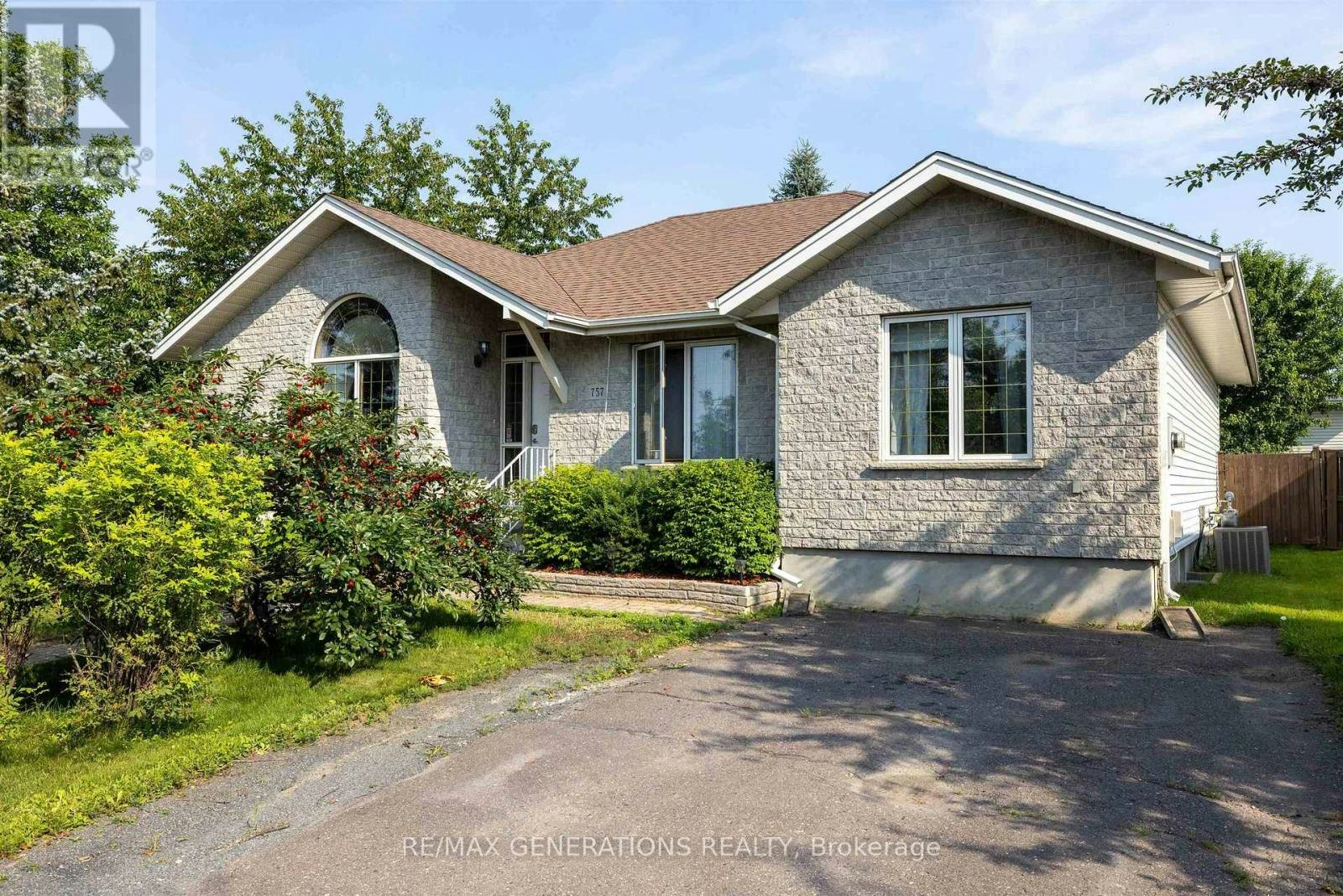 757 Porcupine Boulevard, Thunder Bay, ON, P7C 5Y9