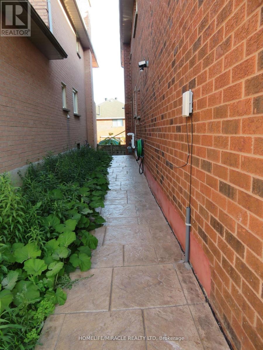 10 Pine Bough Manor, Richmond Hill, ON, L4S 1A4 - 23