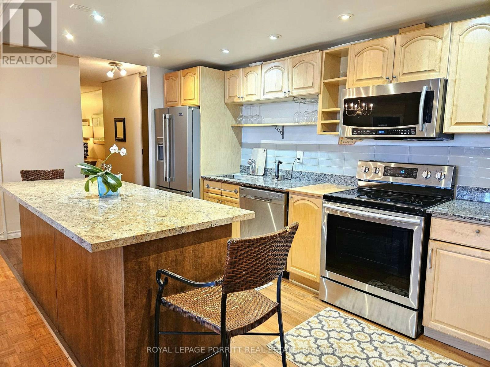 1704-1535 Lakeshore Road E, Mississauga, ON, L5E 3E2 - 2