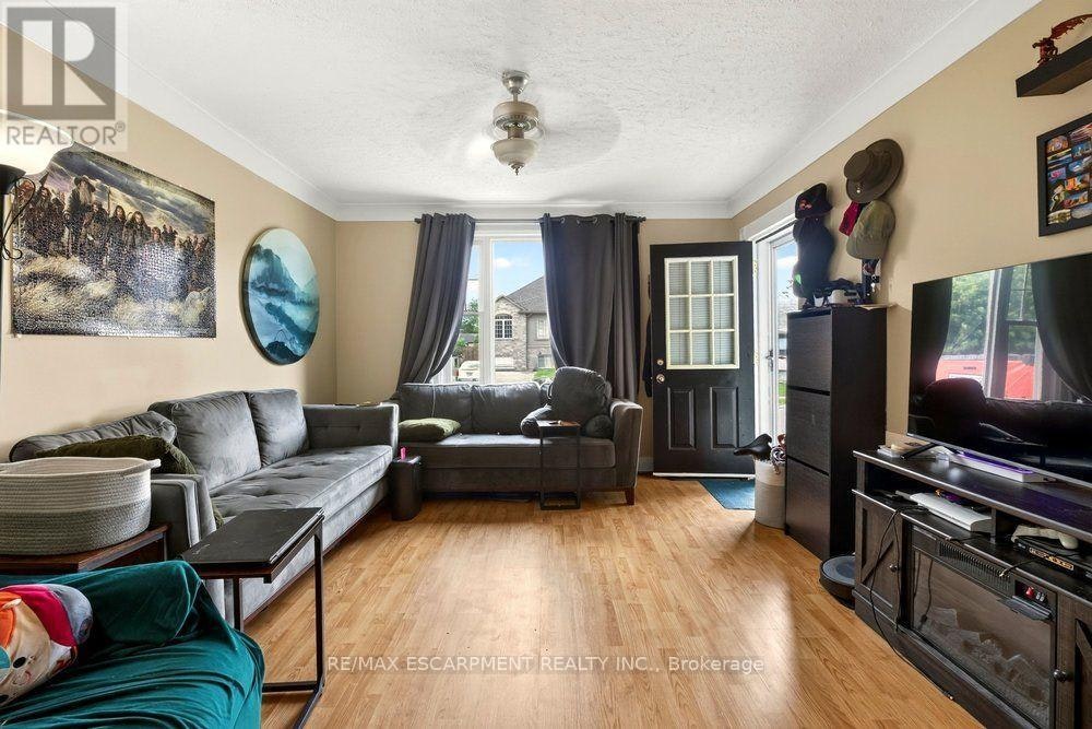 FRONT-66 Queen Street S, Thorold, ON, L2V 3N5 - 2