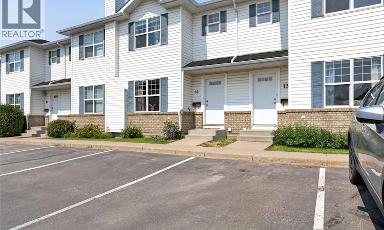 13-102 Pawlychenko Lane