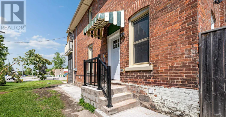 108 Lindsay Street S, Kawartha Lakes, ON, K9V 2M6