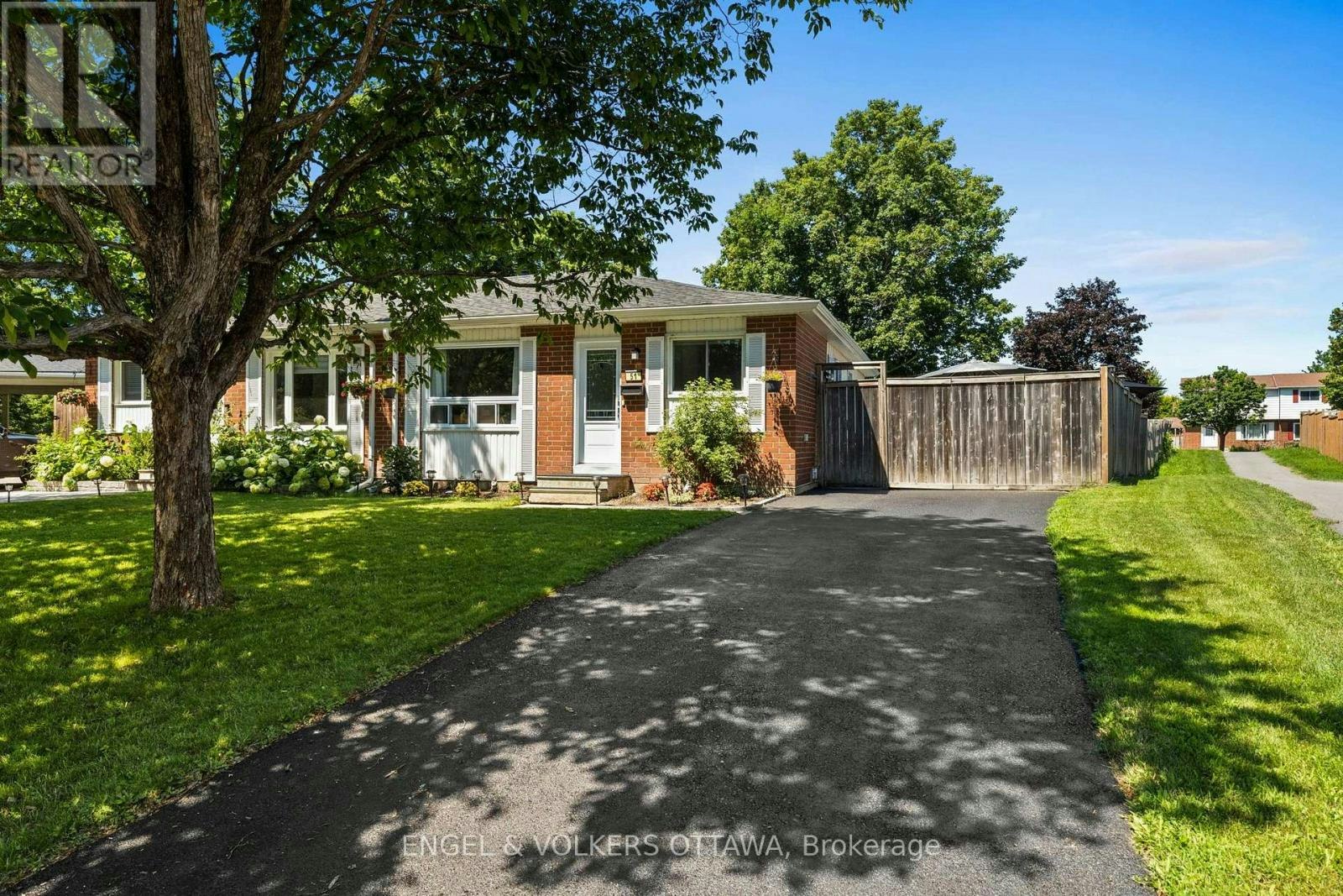 51 Morton Drive, Ottawa, ON, K2L 1W9