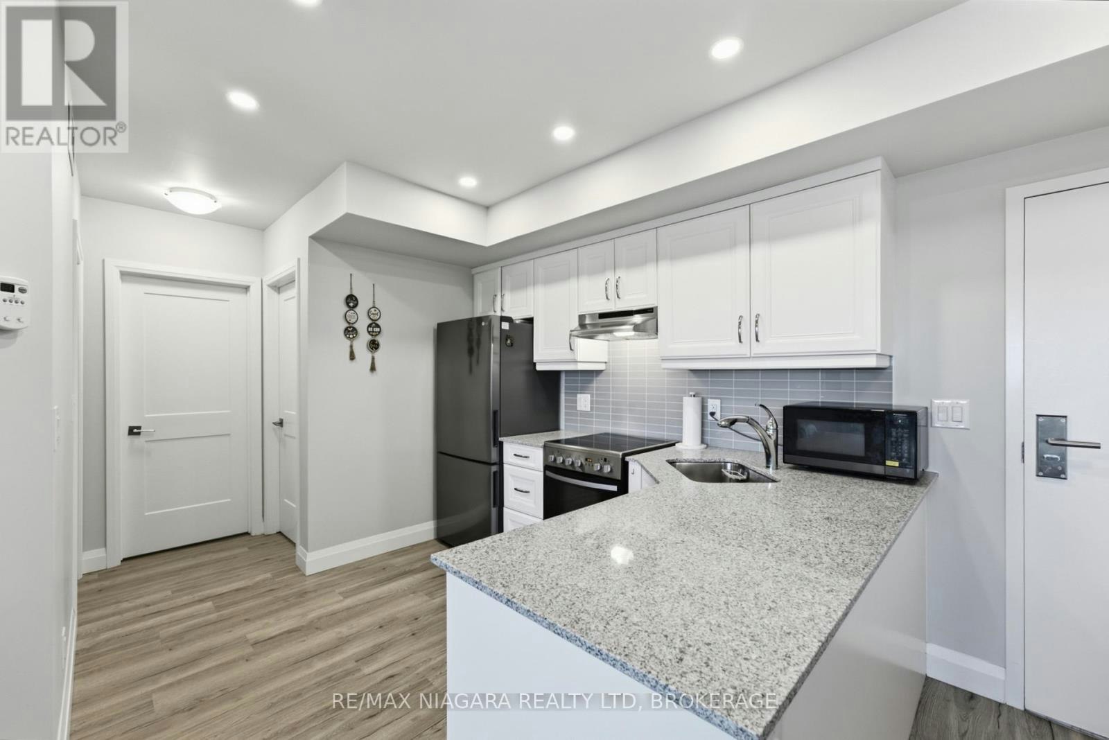 712-5698 Main Street, Niagara Falls, ON, L2G 5Z4 - 8