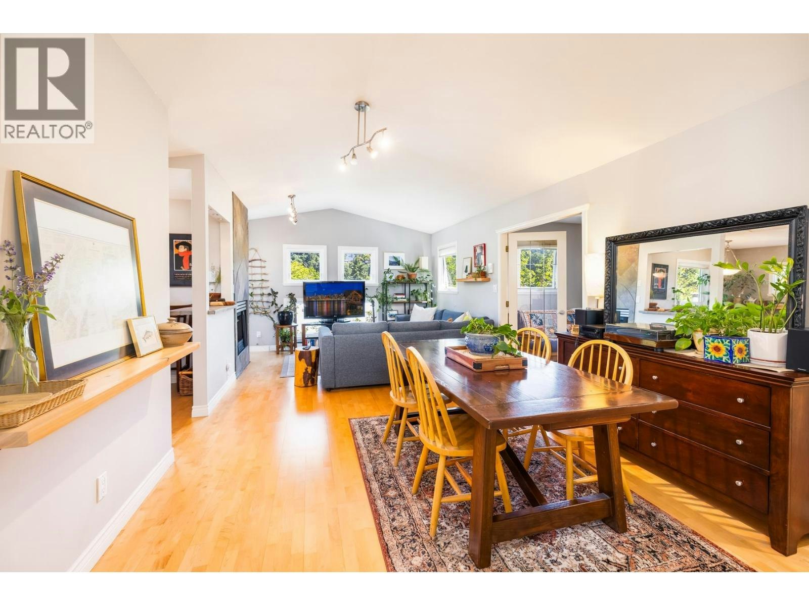 303-1528 Bowser Avenue, North Vancouver, BC, V7P 2Y3