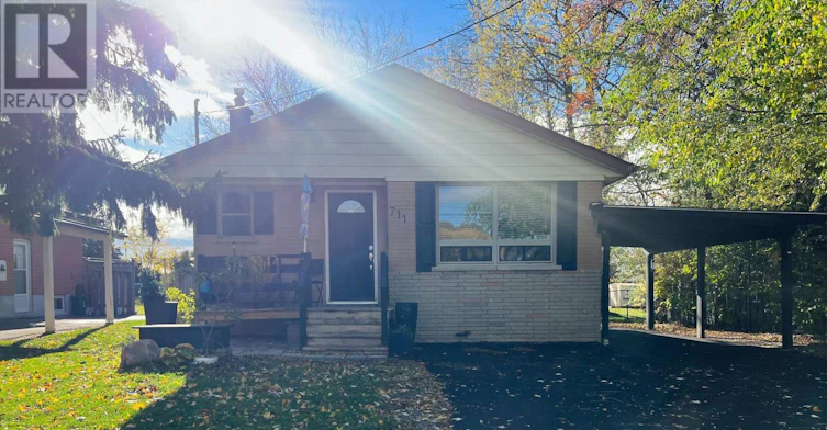 BSMT-711 Dunlop Street W, Whitby, ON, L1N 1V4
