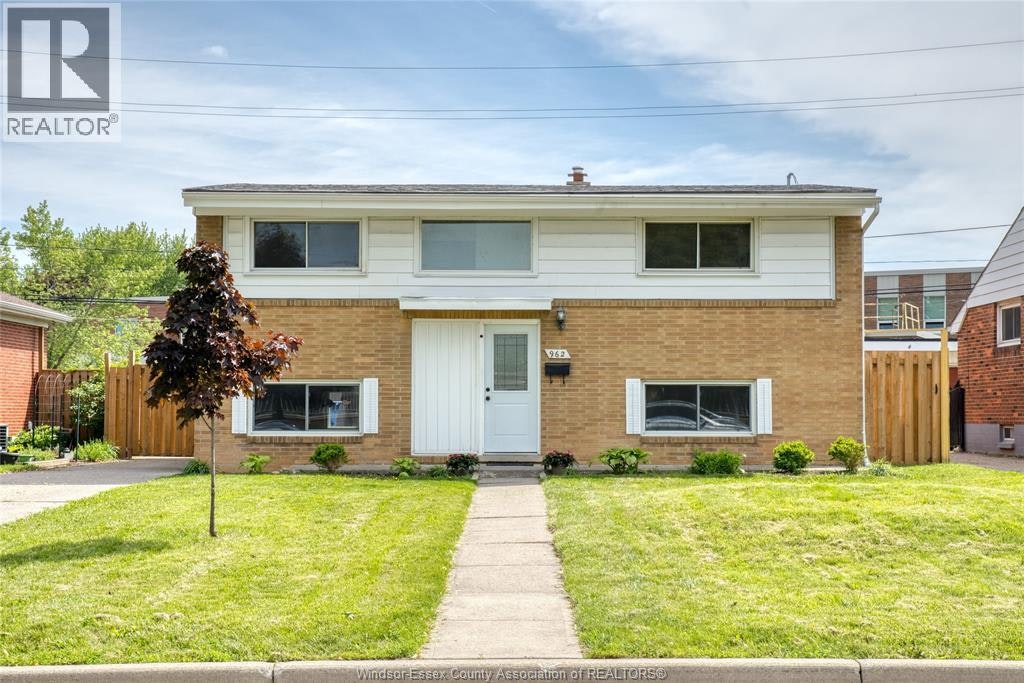962 Watson, Windsor, ON, N8S 3T2