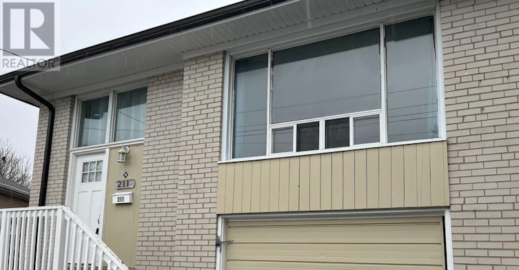 UPPER-211 Silverbirch Drive, Newmarket, ON, L3Y 2Z6