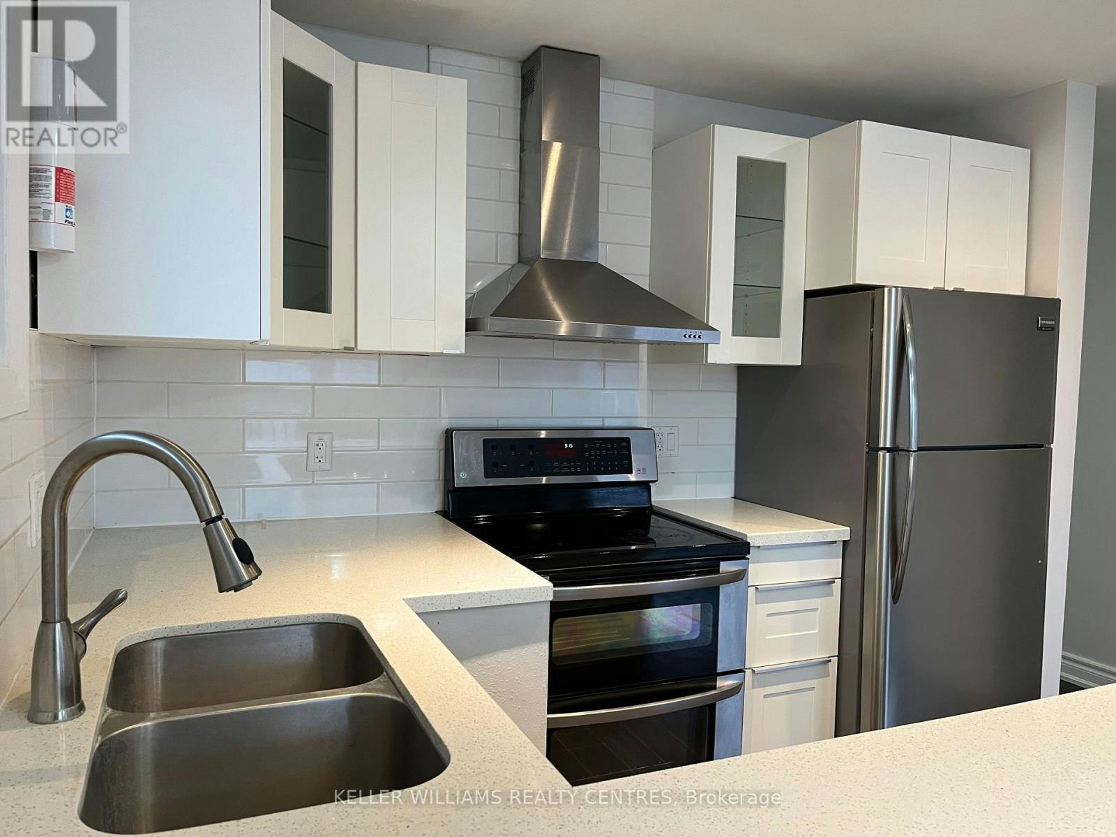 UPPER-211 Silverbirch Drive, Newmarket, ON, L3Y 2Z6 - 2