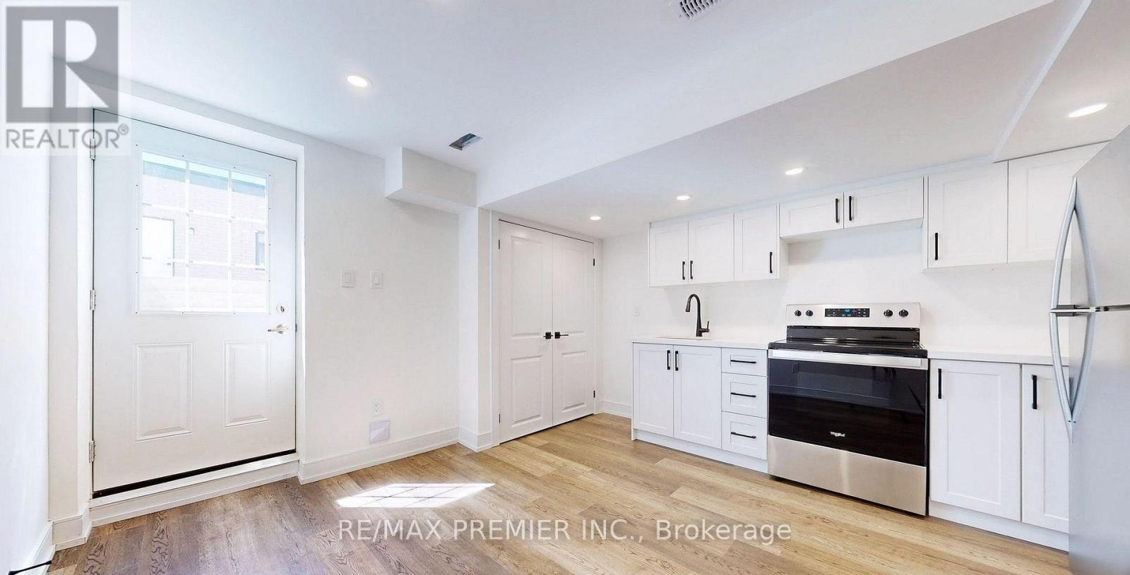 LOWER-208 Mcroberts Avenue W, Toronto, ON, M6E 4P5 - 3