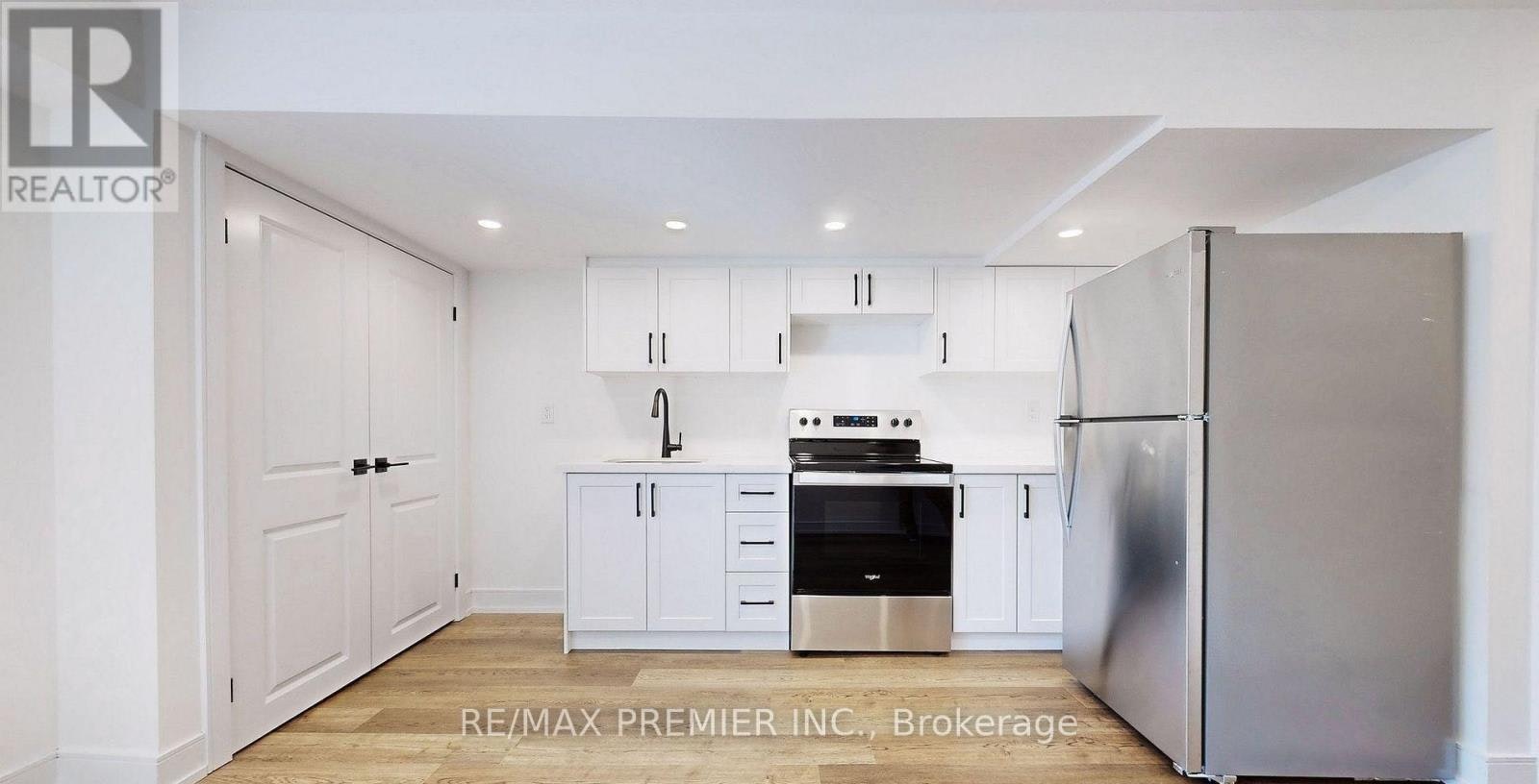 LOWER-208 Mcroberts Avenue W, Toronto, ON, M6E 4P5 - 6