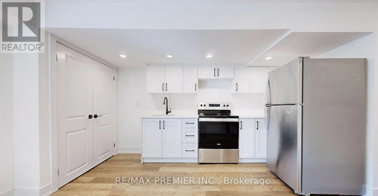 LOWER-208 Mcroberts Avenue W, Toronto, ON, M6E 4P5 - 6