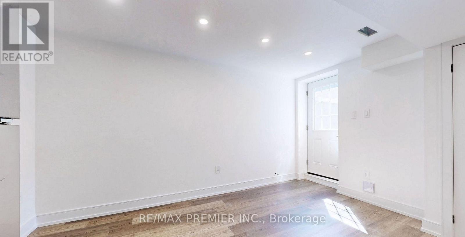 LOWER-208 Mcroberts Avenue W, Toronto, ON, M6E 4P5 - 10