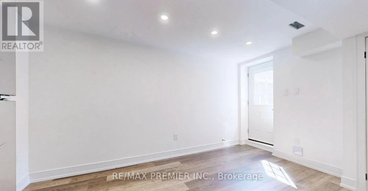 LOWER-208 Mcroberts Avenue W, Toronto, ON, M6E 4P5 - 10