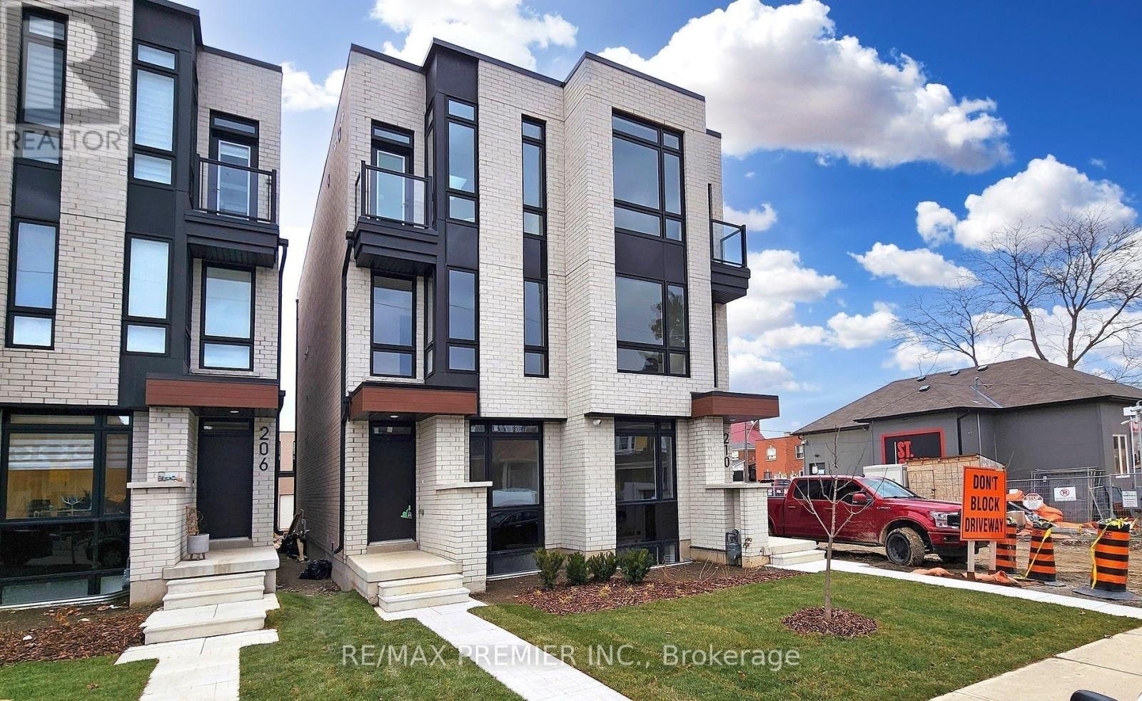LOWER-208 Mcroberts Avenue W, Toronto, ON, M6E 4P5